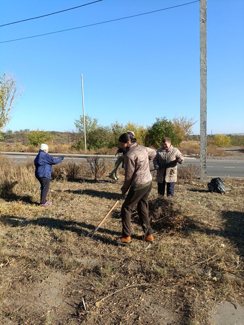 Активисты ТОС «Землянки» провели субботник.