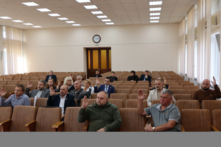 Владимир Гизоев принял участие в заседании Макеевского городского совета.