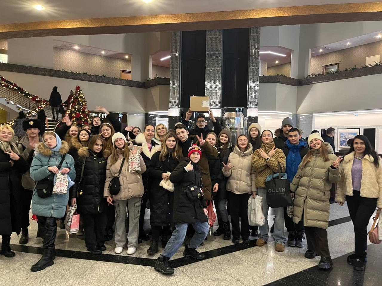  В Екатеринбурге юные макеевчане посетили ледовую арену.