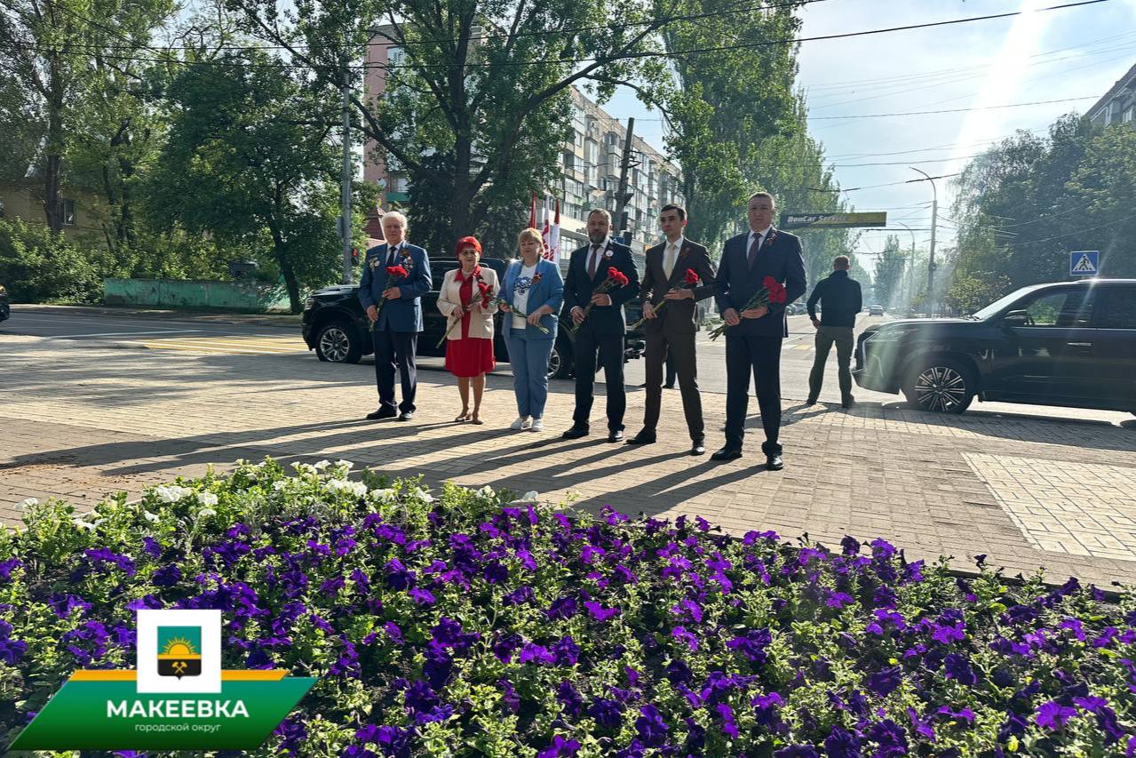 В День Победы в Центрально-Городском районе провели церемонию возложения цветов.