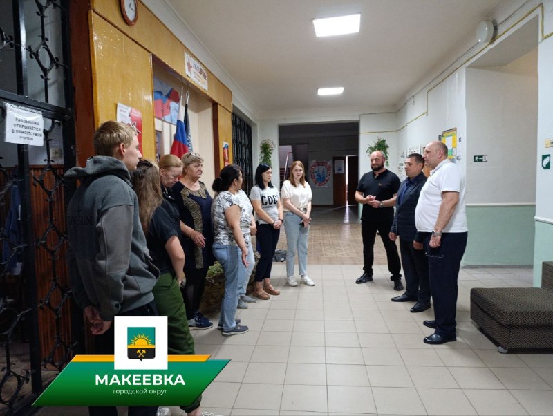 Руководитель Управы Червоногвардейского внутригородского района Антон Гринзовский встретился с жителями жилмассива Дзержинского.