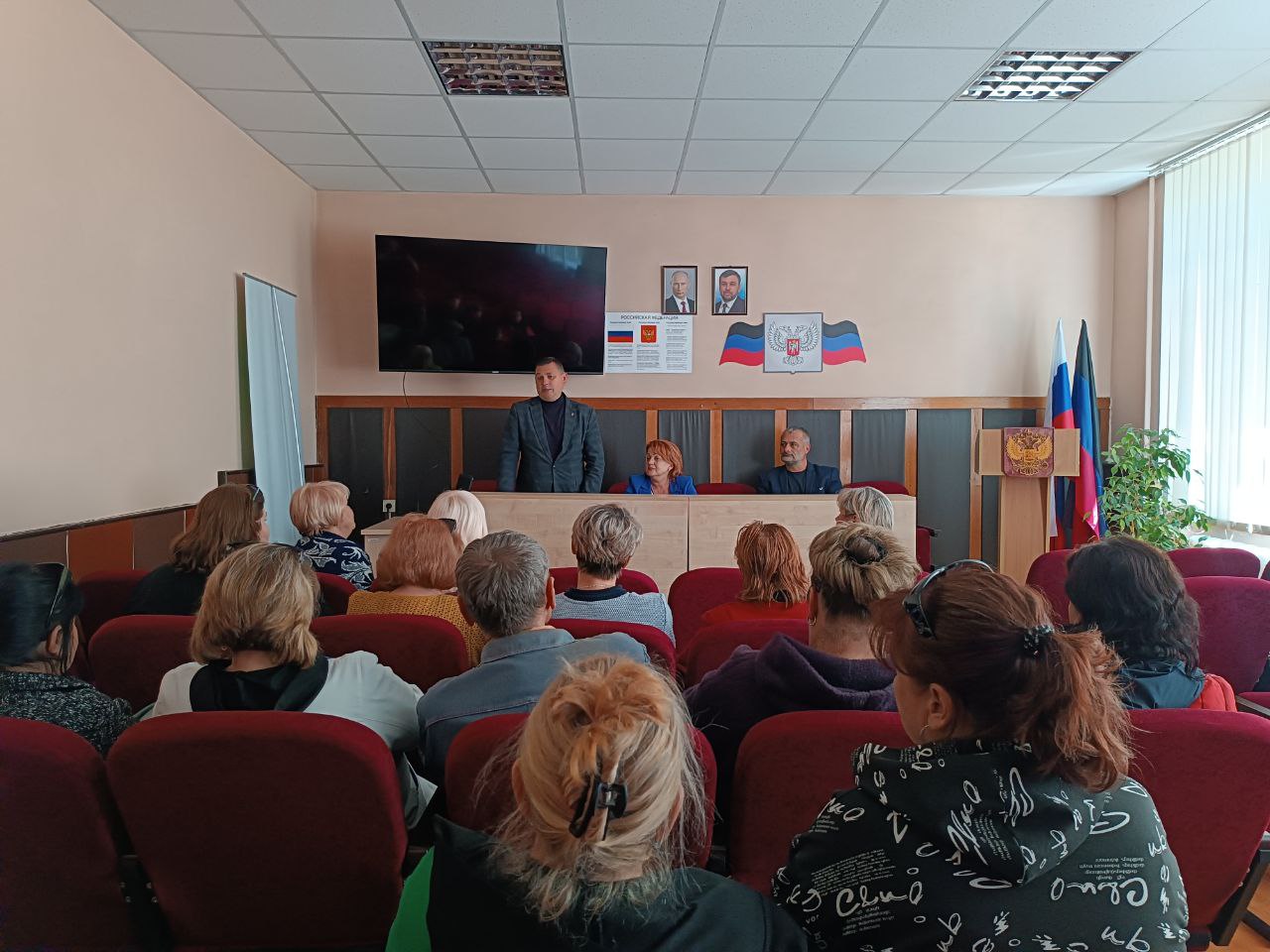 В Червоногвардейском районе провели встречу с населением.