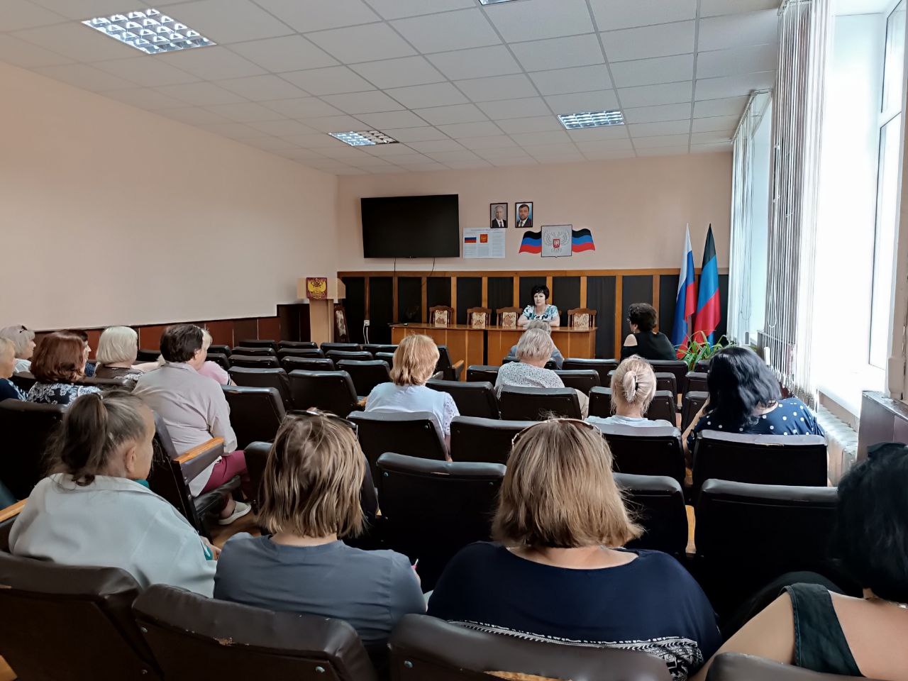 В Червоногвардейском районе руководитель Управы Червоногвардейского внутригородского района Администрации городского округа Макеевка встречу с населением на подведомственной территории.