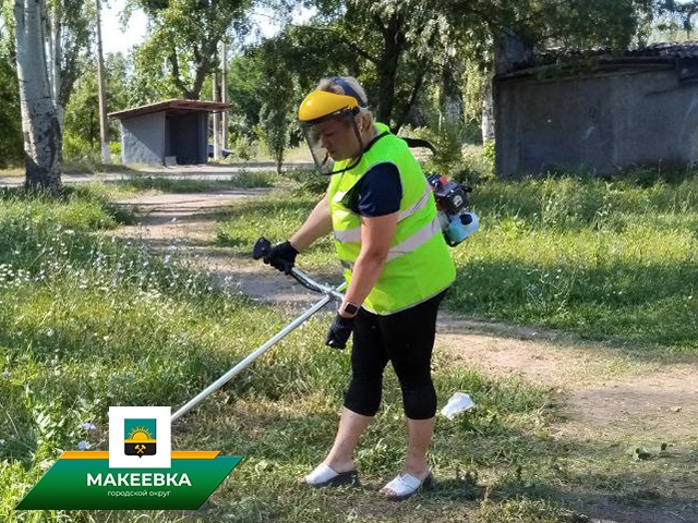 В Червоногвардейском районе прошёл субботник по уборке территорий от сорных трав в общественных местах и местах отдыха..