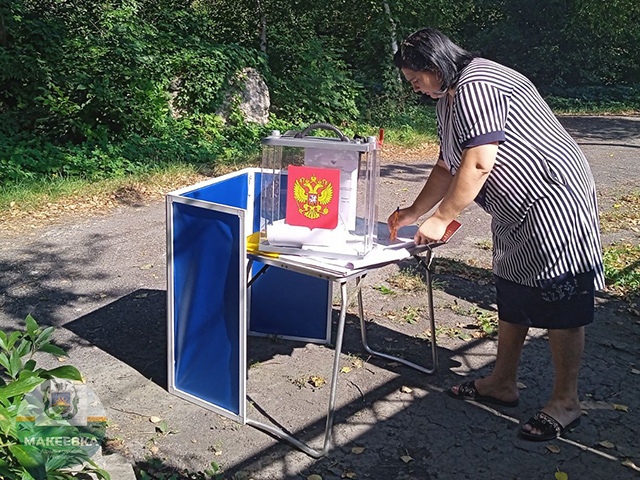 В Червоногвардейском районе продолжается досрочное голосование.