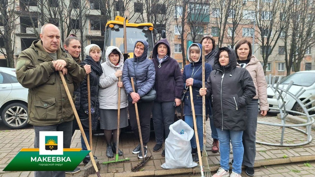 В Советском внутригородском районе состоялся общегородской субботник.