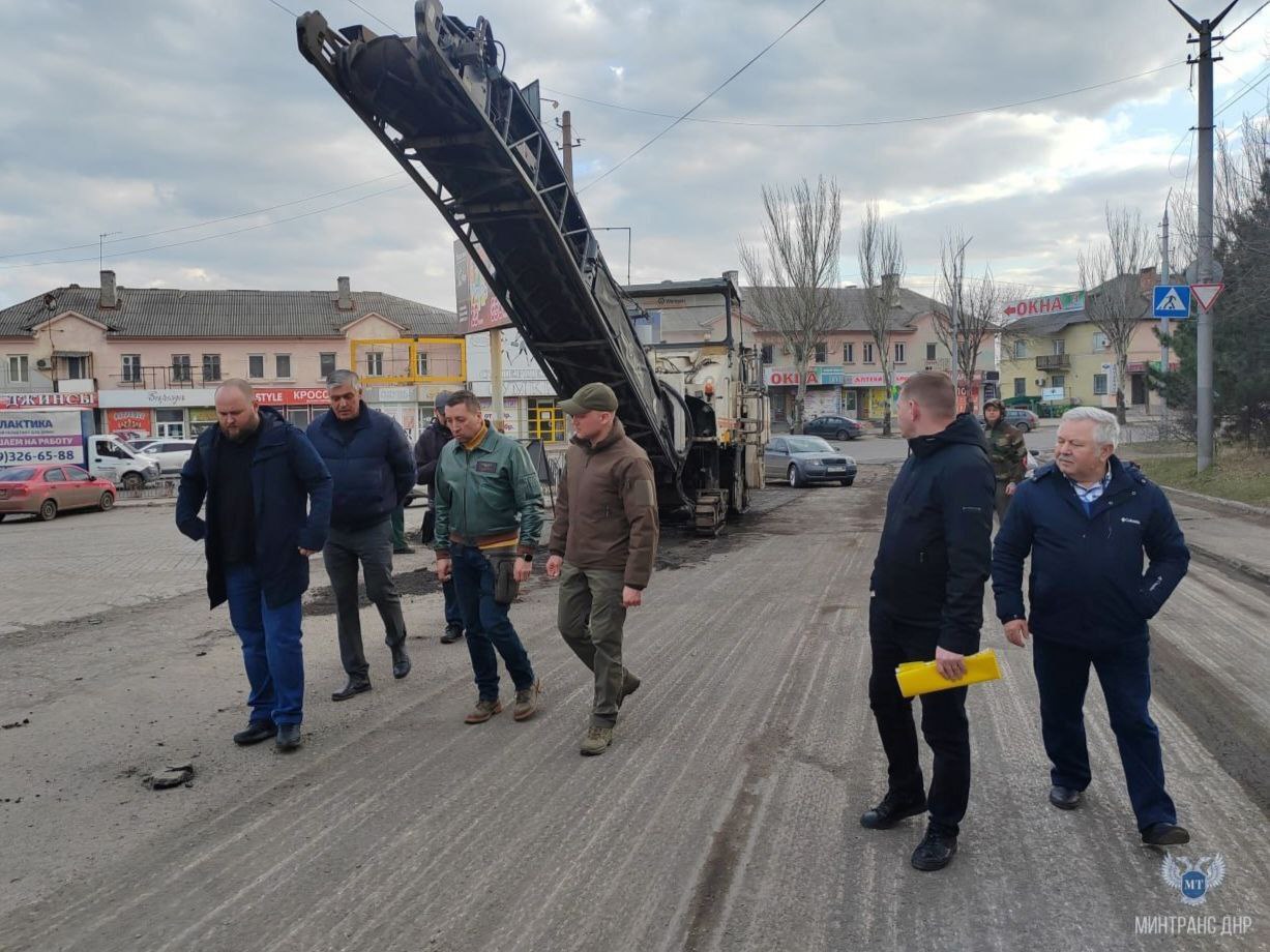 В Макеевке приступили к восстановлению улично-дорожной сети.