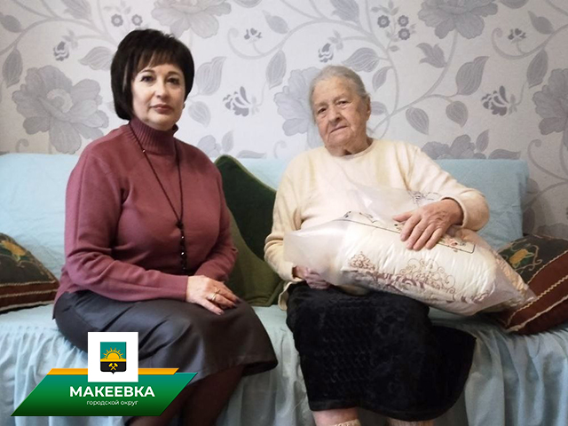 В Червоногвардейском районе посетили жительниц района, переживших блокаду Ленинграда. В Червоногвардейском районе посетили жительниц района, переживших блокаду Ленинграда.