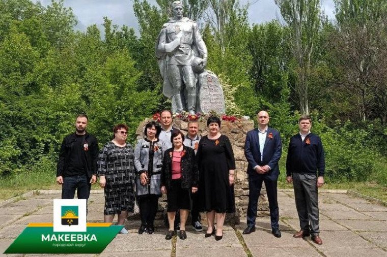 В Советском районе прошли трогательные церемонии возложения цветов к Дню Победы. В Советском районе прошли трогательные церемонии возложения цветов к Дню Победы.