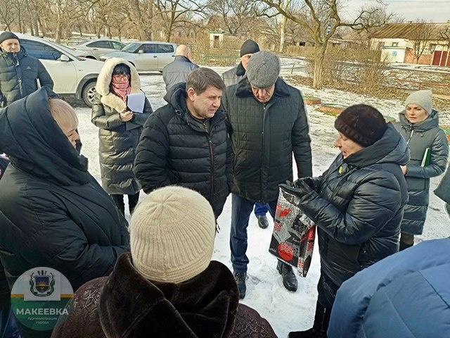 Глава Макеевки провёл встречу с жителями посёлка Угольщик. Глава Макеевки провёл встречу с жителями посёлка Угольщик.