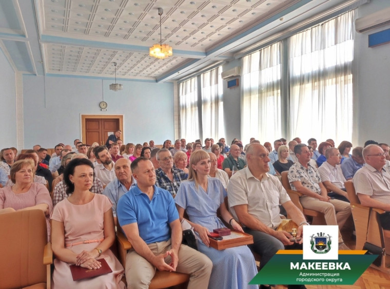 Макеевские электрические сети отмечают 90-летний юбилей. Макеевские электрические сети отмечают 90-летний юбилей.